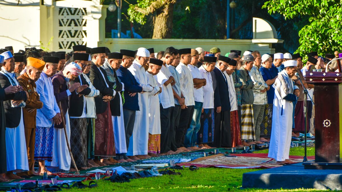 Sholat Idul Adha di Lapangan Bumi Gora NTB, Serukan Keikhlasan dan Kepedulian Sosial