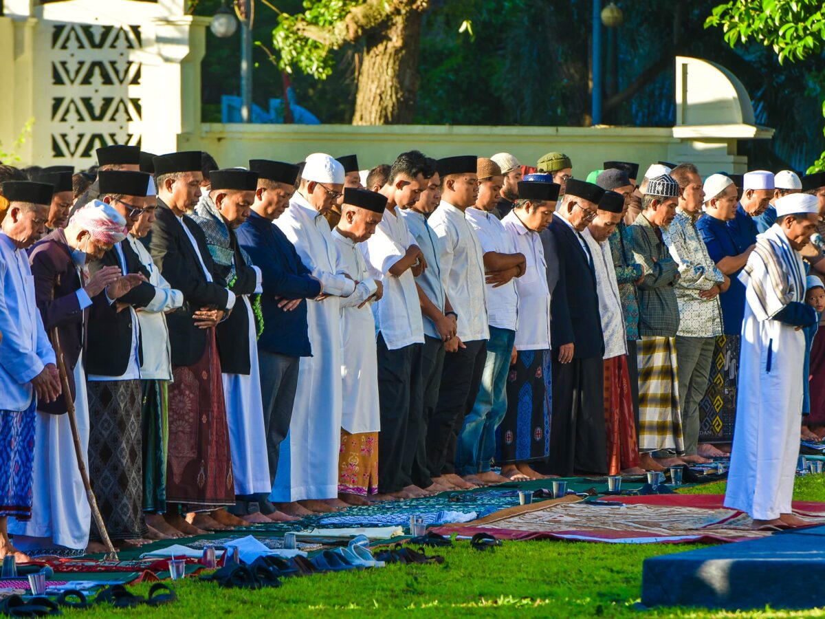 Sholat Idul Adha di Lapangan Bumi Gora NTB, Serukan Keikhlasan dan Kepedulian Sosial