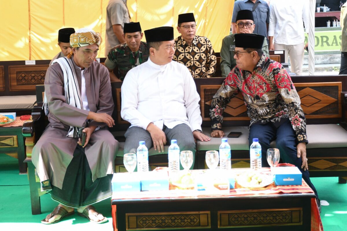 Bupati Lotim Bantu Rp.50 Juta untuk Ponpes Al-Ijtihad Al-Mahsuni