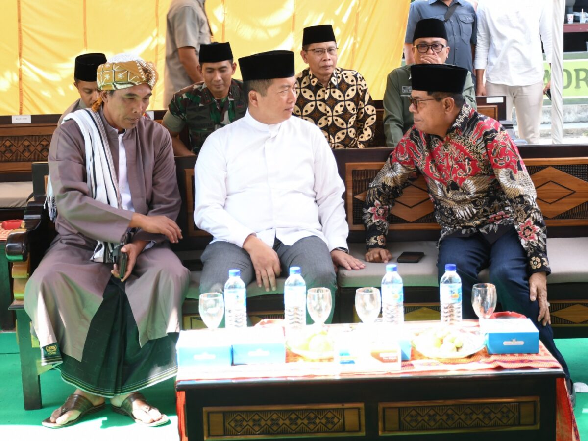 Bupati Lotim Bantu Rp.50 Juta untuk Ponpes Al-Ijtihad Al-Mahsuni