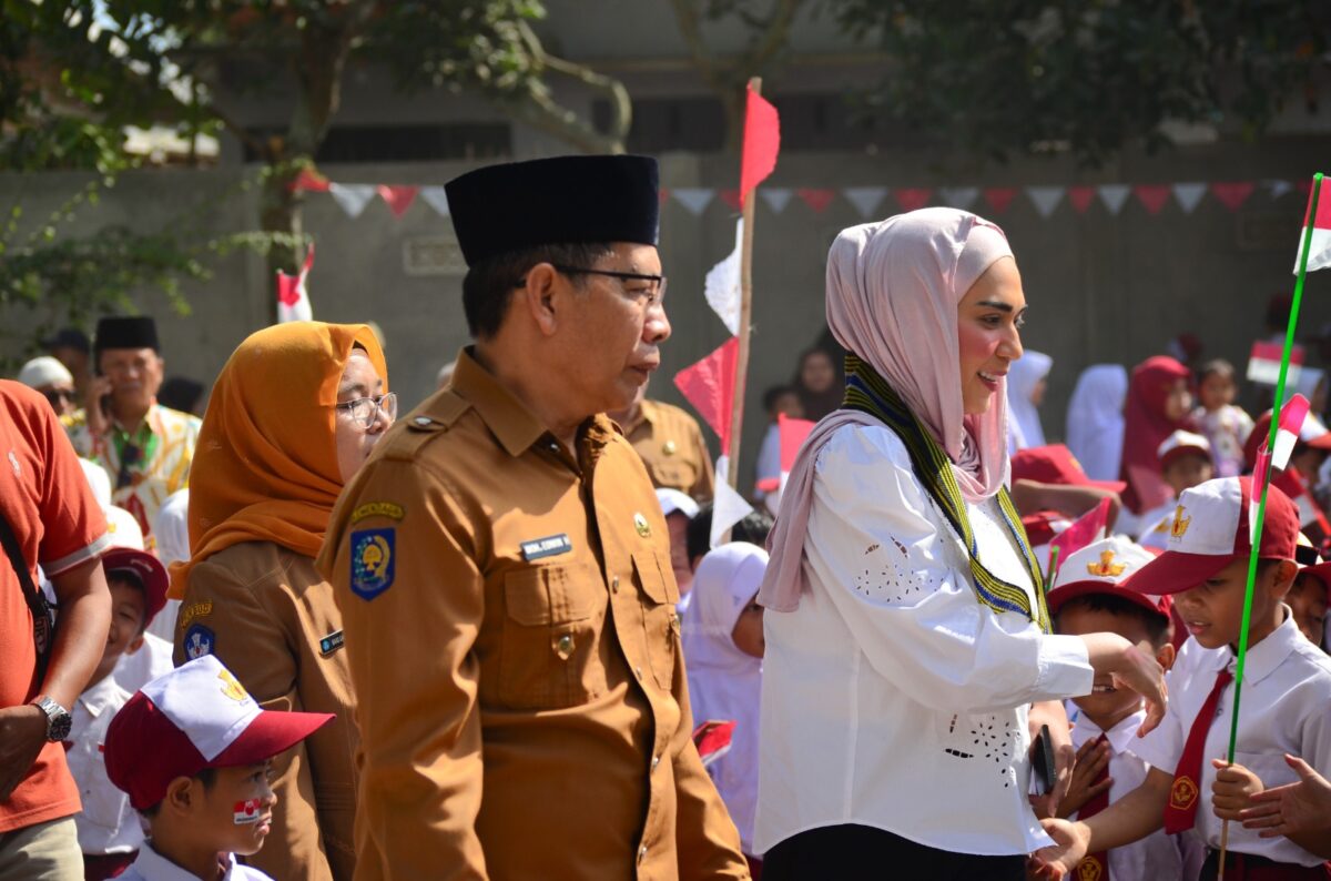 Wakil Ketua DPR RI Serahkan Bantuan PIP kepada 520 Siswa di Lotim