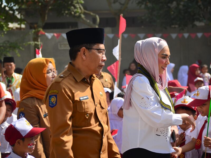 Wakil Ketua DPR RI Serahkan Bantuan PIP kepada 520 Siswa di Lotim
