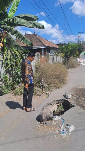 Bupati Lotim Temukan Jalan Rusak, Minta PUPR Gerak Cepat
