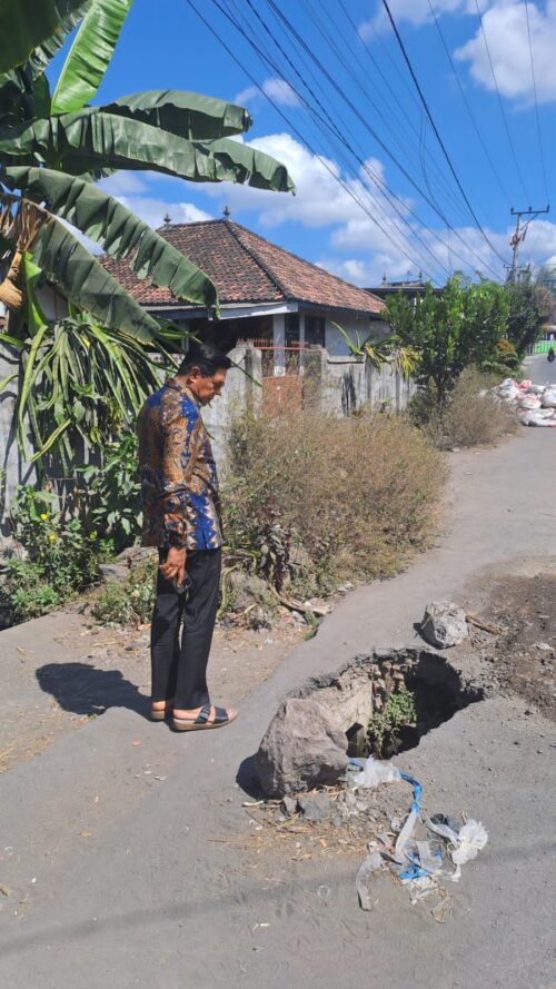 Bupati Lotim Temukan Jalan Rusak, Minta PUPR Gerak Cepat