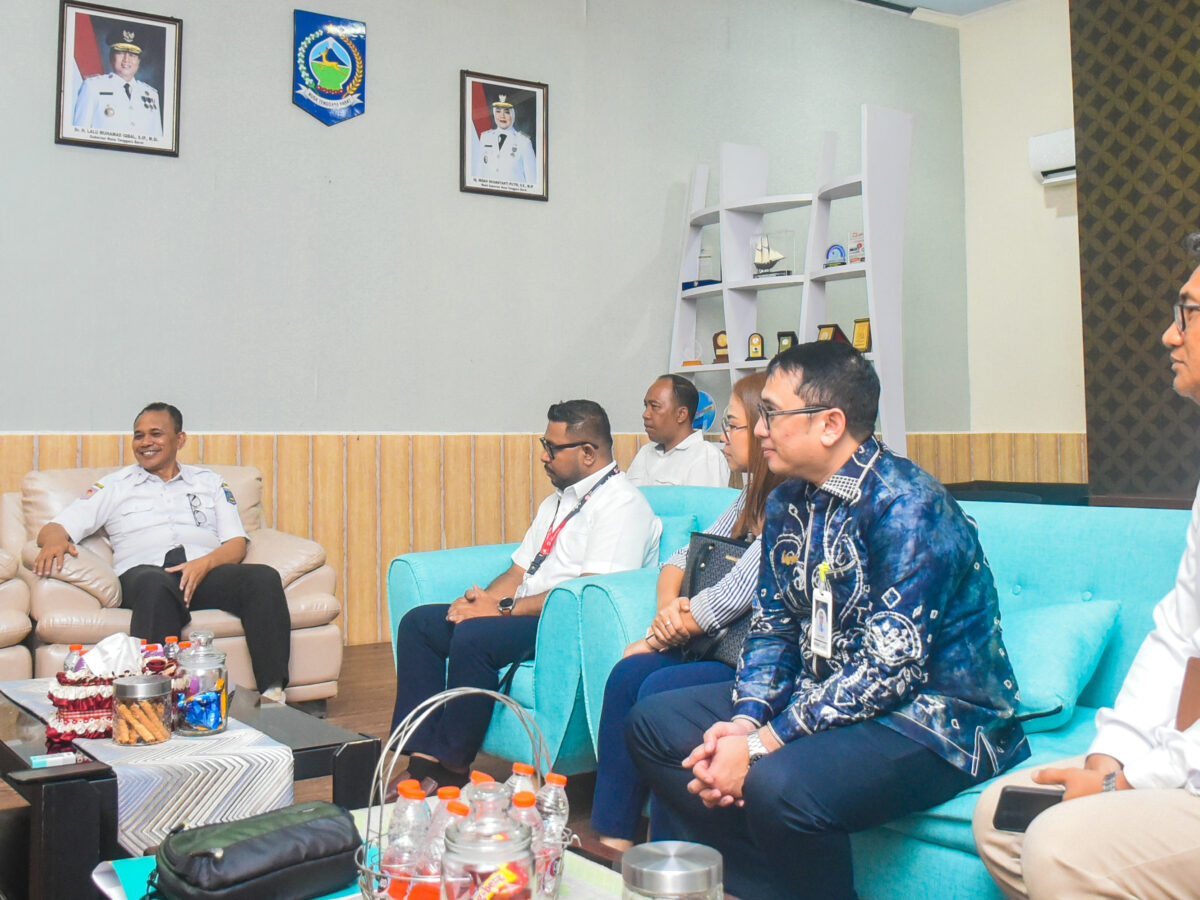 FKIJK NTB Serahkan Bantuan Kemanusiaan untuk Korban Bencana di NTT