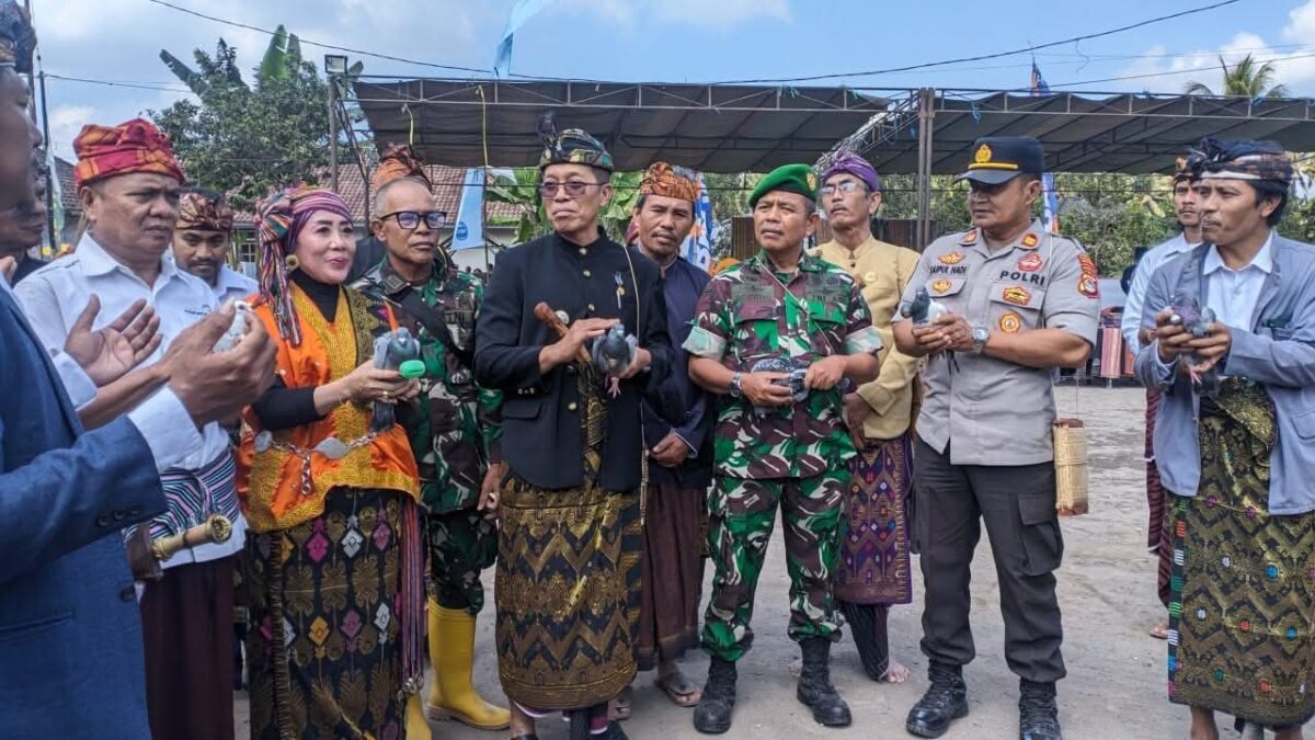 Gawe Adat Inan Dowe II, Pemuda Desa Loyok Tegaskan Identitas Kerajinan Bambu