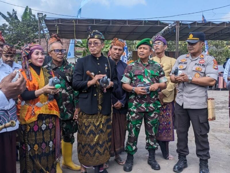 Gawe Adat Inan Dowe II, Pemuda Desa Loyok Tegaskan Identitas Kerajinan Bambu