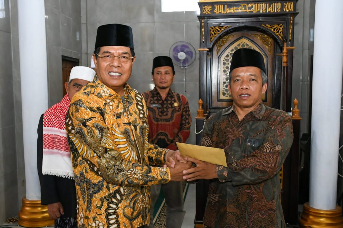 Singgung Ketahanan Pangan Bupati Lotim Janji Perbaikan Jalan Tetebatu pada 2027
