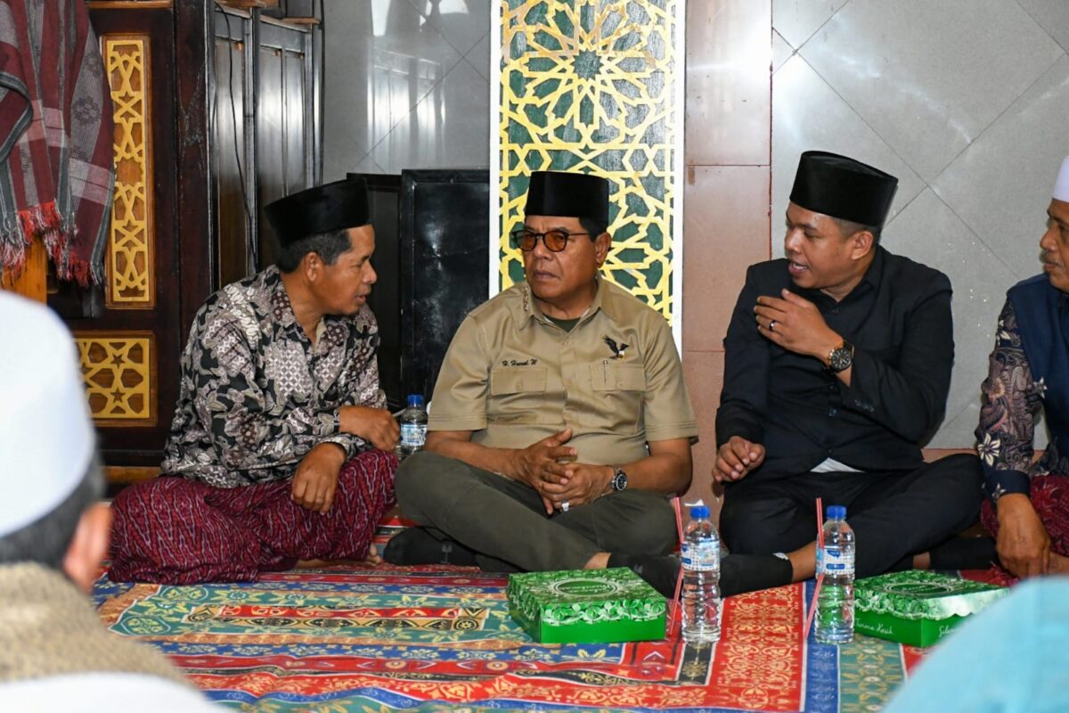 Bupati Lotim Siapkan Rp.200 Miliar untuk Jalan, Warga Kalijaga Diminta Bersabar