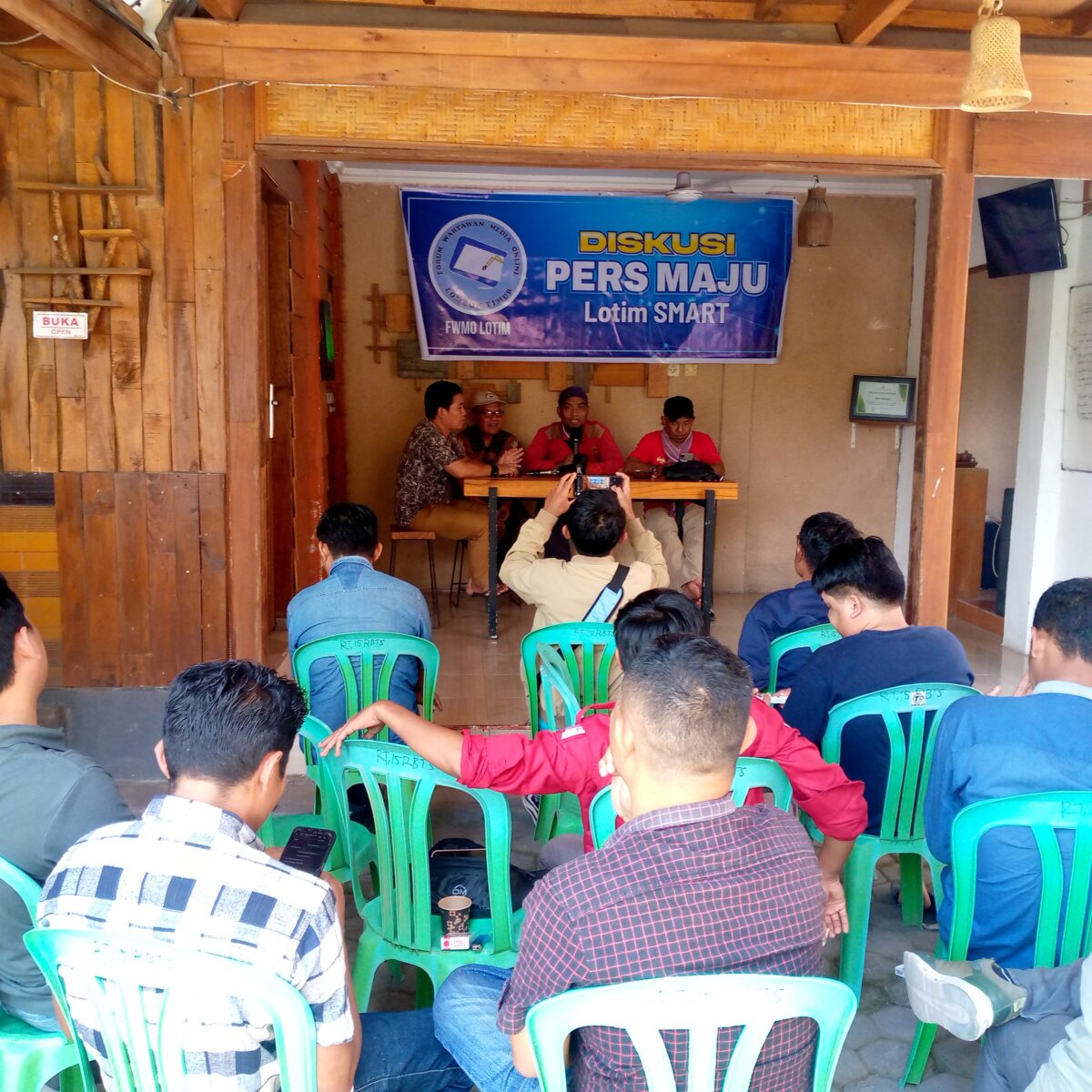 FWMO Lotim Gelar Diskusi “Pers Maju, Lotim Smart”, Tekankan Pentingnya Kode Etik