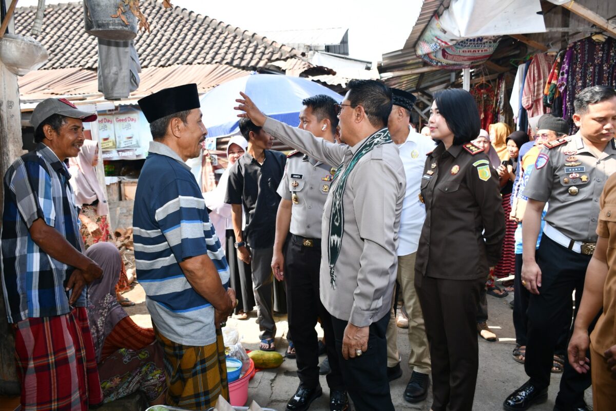 Bupati Lotim Dorong Pedagang Lepas dari Jerat Rentenir