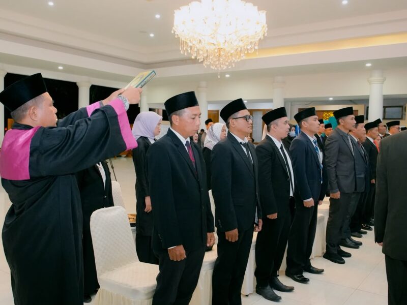 Lantik 21 Pejabat, Bupati Lotim Ingatkan Etika dan Pelayanan Publik