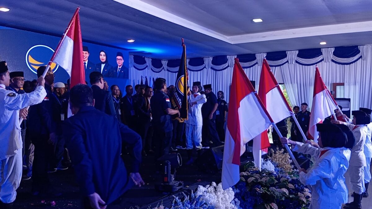 Pelantikan DPC NasDem se-Lotim, Nurhasanah Hadapi Tantangan Politik ke Depan